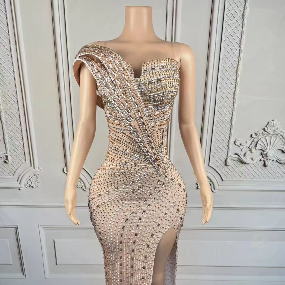Xiangbin Sparkly Crystals Form - Women Formal Wear Photoshoot 评论和价格